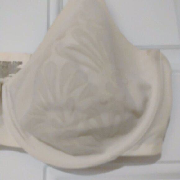 Bali Bra 42D Beauty Lift & Smoothing Underwire DF 6563 Cream Silky Soft Support - Picture 4 of 9